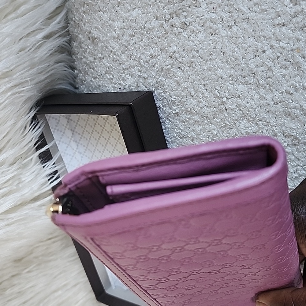 Gucci Lilac Embossed Wallet - Picture 3 of 11